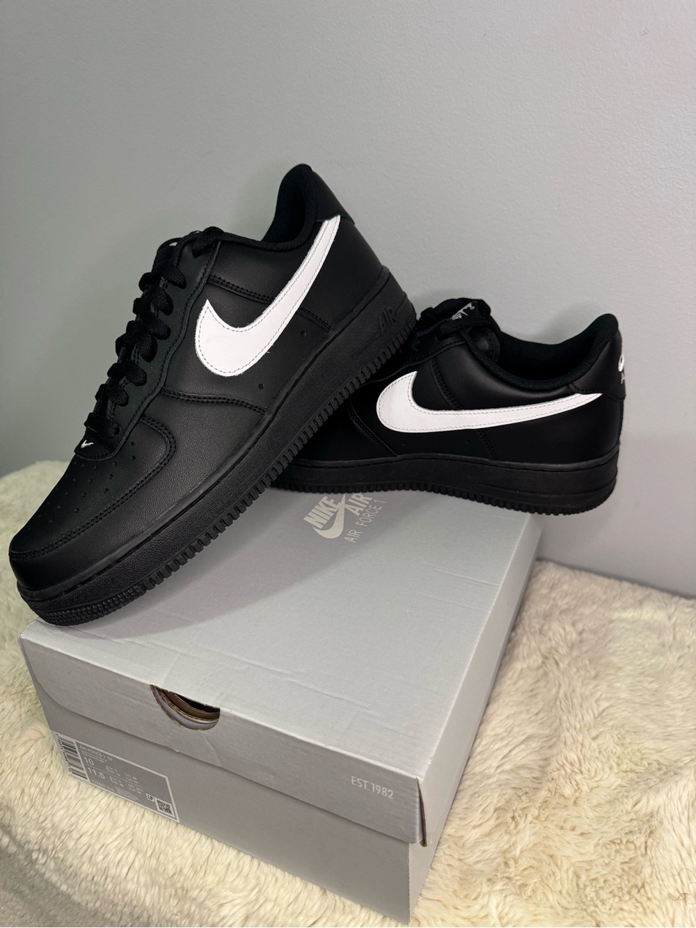 Nike Air Force 1 Black/White Low-Top Sneakers